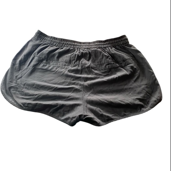 H&M Black Athletic Shorts Lightweight Quick-Dry - Picture 2 of 5